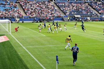 法国队1-0险胜巴拉圭，战术失灵引质疑（配图示意）